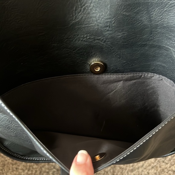 Adorable Black Vegan Leather Shoulder Bag W/Heart Patterned Strap & Black Strap - Picture 3 of 10